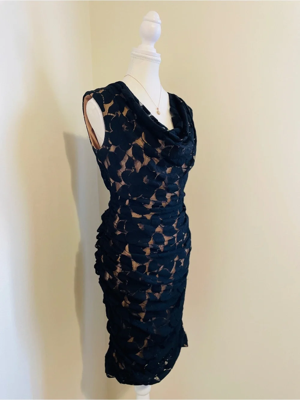 |London Times| Women’s Sleeveless Lace Sheath Dress - Picture 2 of 8
